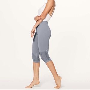 ✨VGUC Lululemon Awakening Crop sz 10✨